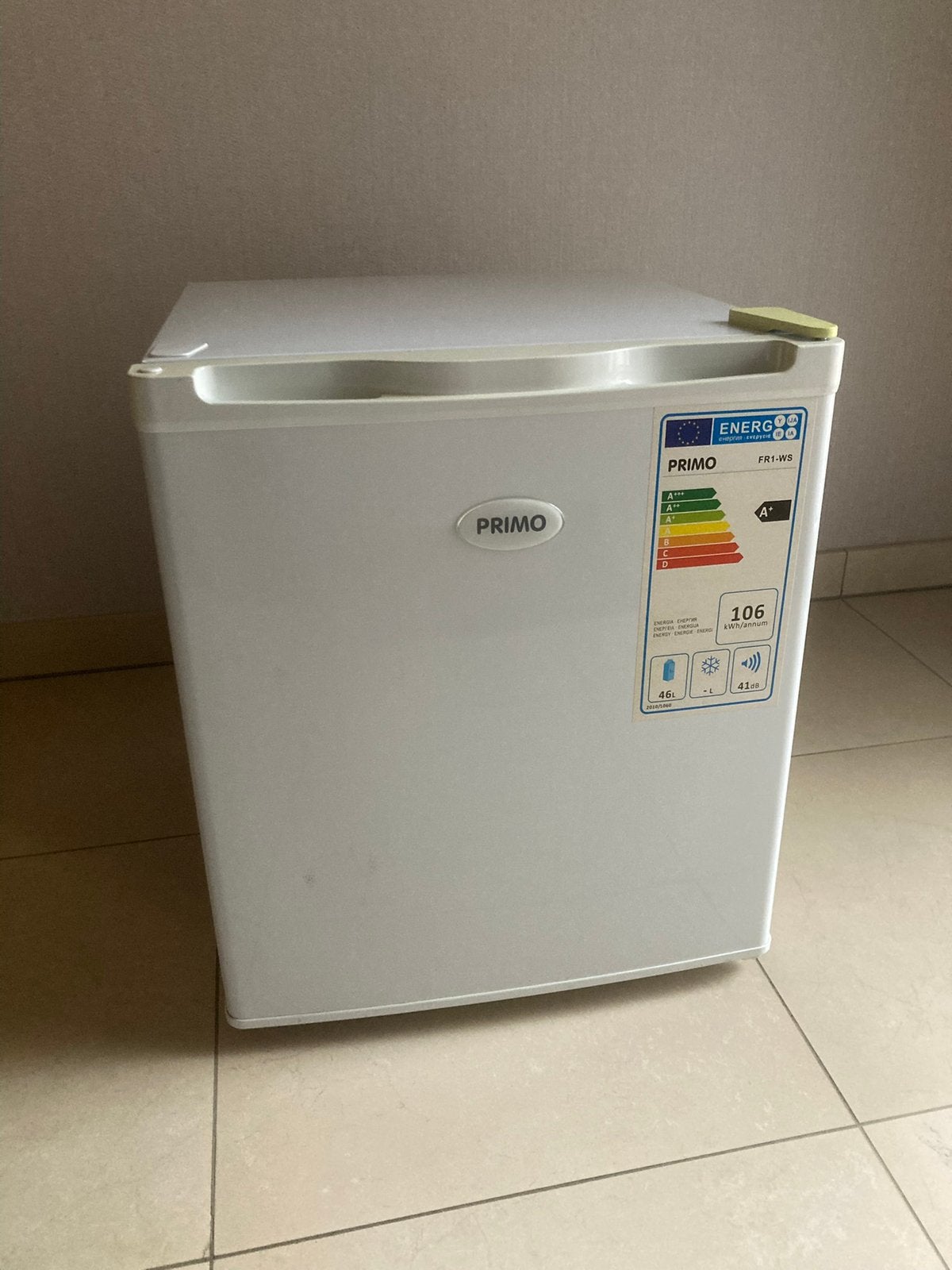 Kleine koelkast met vriesvakje. Ideaal voor op kot!, Elektronische apparatuur, Ophalen, Minder dan 85 cm, Energieklasse A of zuiniger
