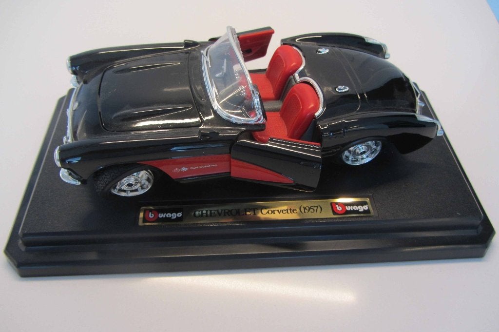 Modelauto Chevrolet Corvette 1957 schaal 1:24, Ophalen of Verzenden, Zo goed als nieuw, Auto, Burago