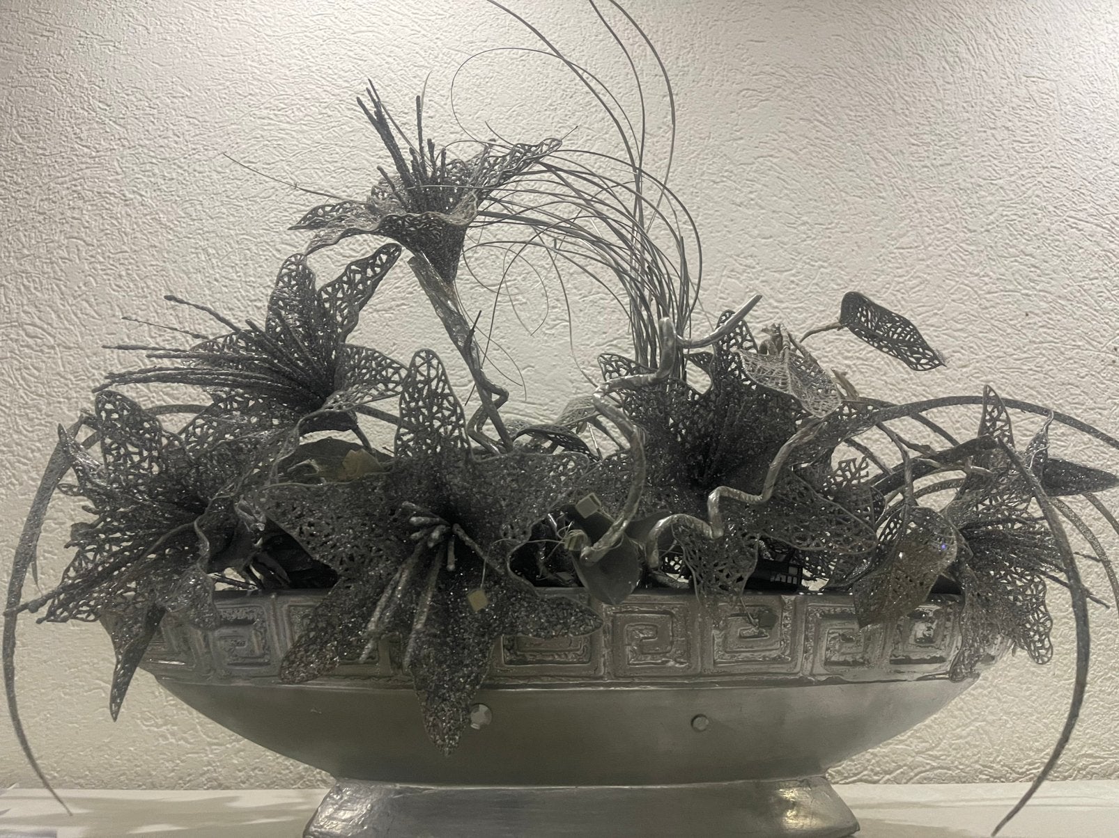 Zilverkleurige decoratieve schaal met kunstbloemen, Ophalen, Bloemen