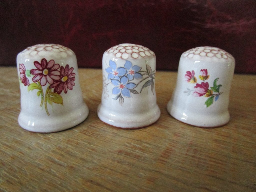 8 vingerhoedjes serie bloemen, Ophalen of Verzenden, Nieuw, Overige materialen