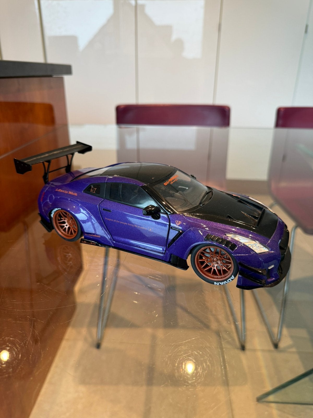 une Nissan GT-R (R35) Liberty Walk BodyKit Type2 Purplezilla, Enlèvement ou Envoi, Comme neuf, Voiture, Solido