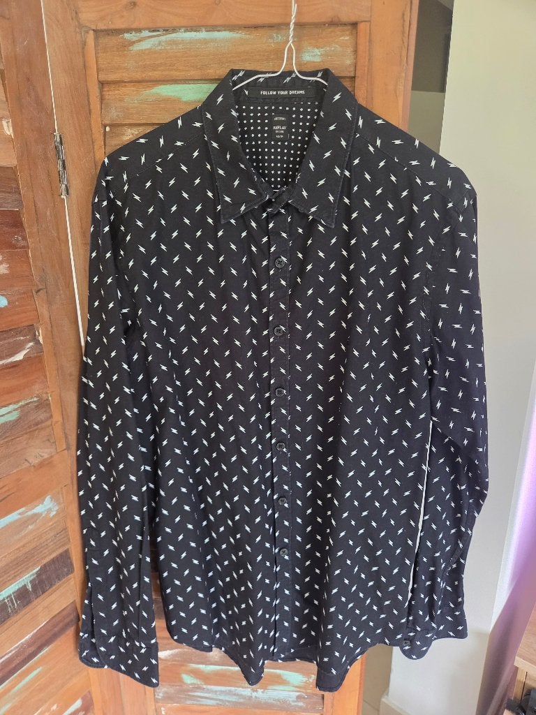 Zwart shirt met witte patronen-T (M) -Replay, Ophalen, Zwart, Halswijdte 39/40 (M), Zo goed als nieuw