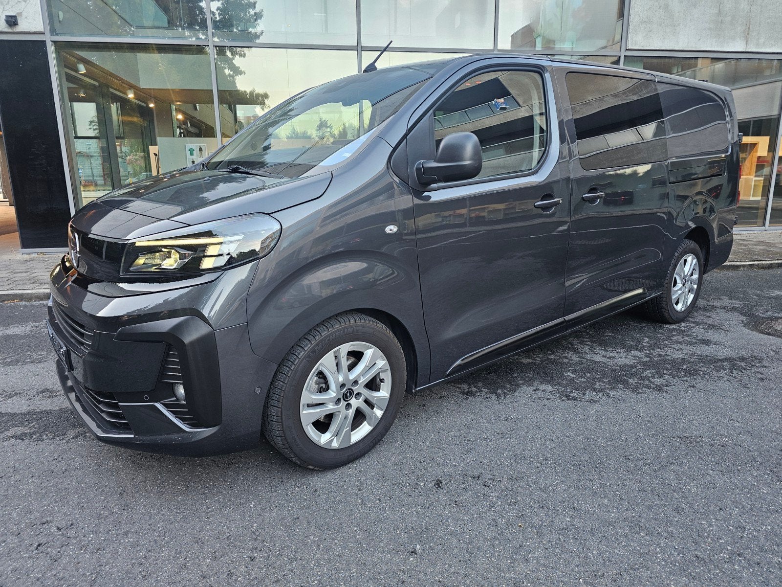 Opel Vivaro Dubbele cabine automaat, Dealer onderhouden, Vivaro, Euro 6, 4 cilinders