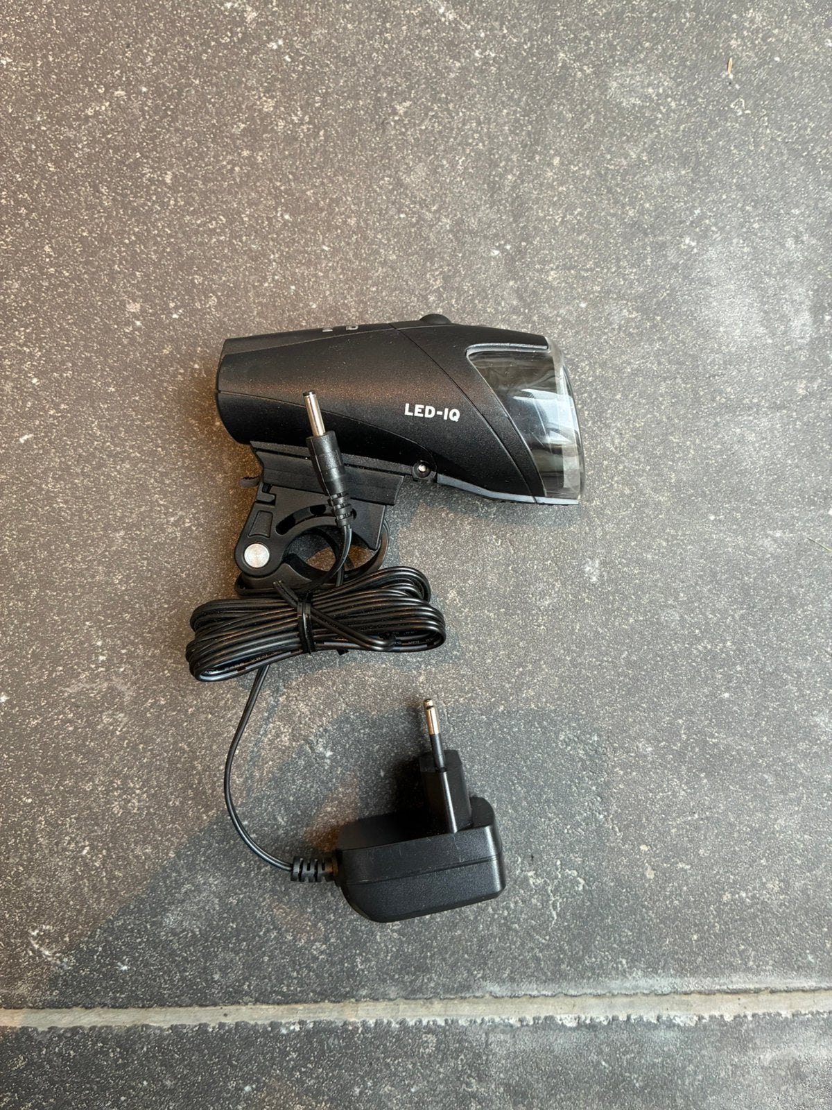 Lampe avant Busch & Müller IXON IQ Premium, Neuf, Phare avant, Batterie, Enlèvement