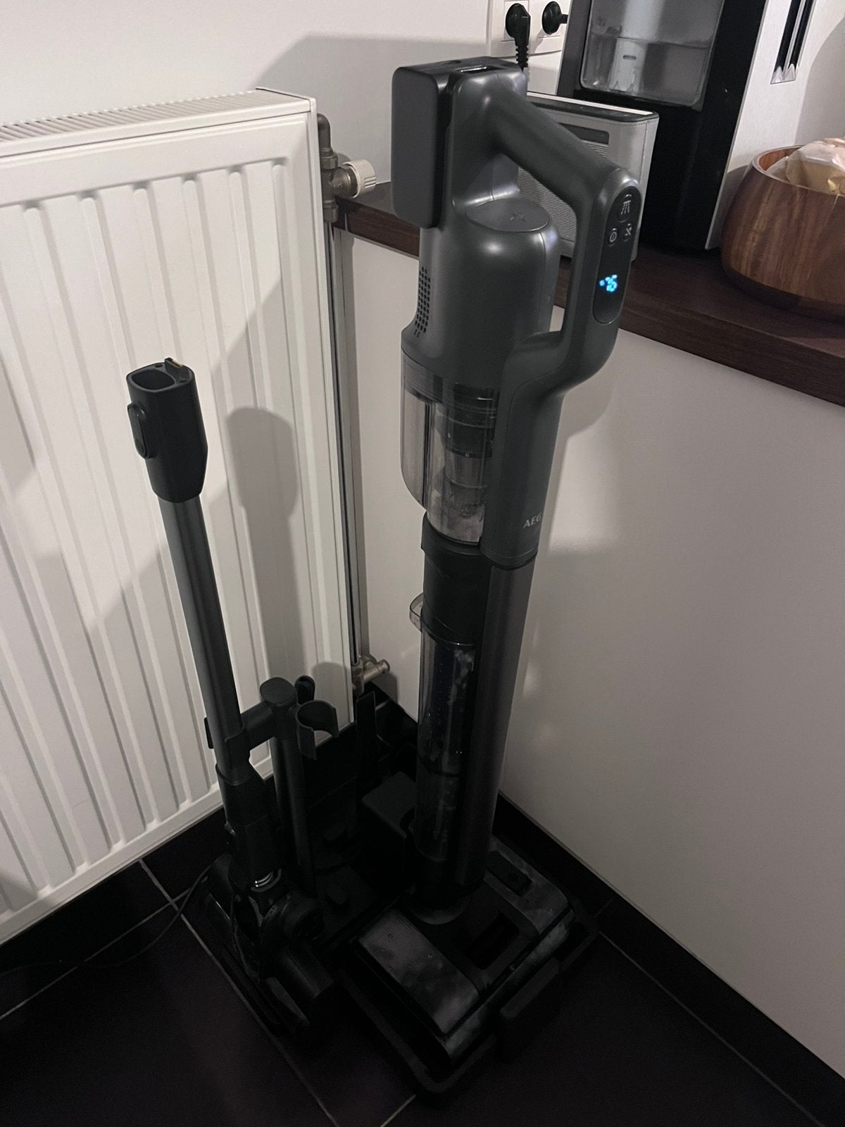 AEG 8000 Wet & Dry – zo goed als nieuw, Electroménager, Enlèvement ou Envoi, Convient aux sols durs, Réservoir, Aspirateur balai