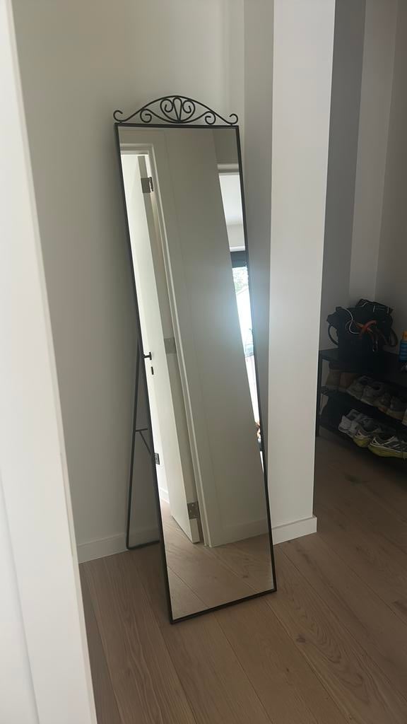 Lange Ikea spiegel staand met extra hangers, Enlèvement, Comme neuf