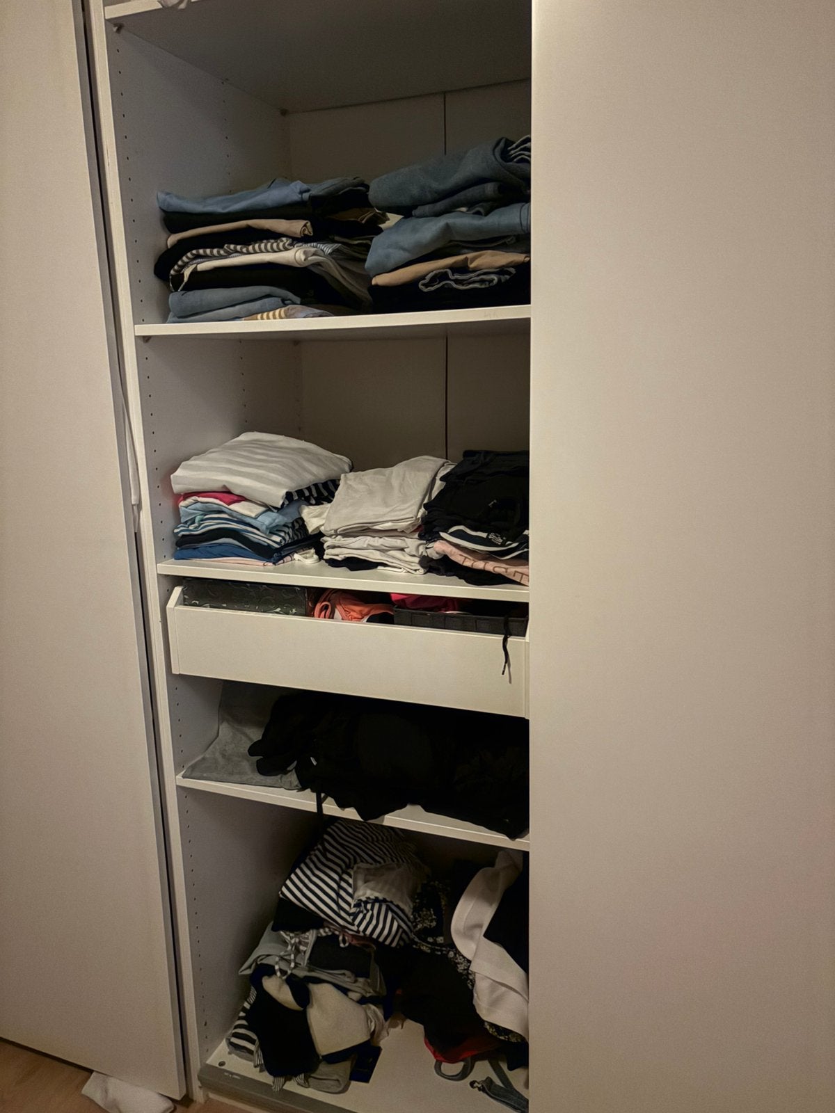 Tafel , kasten, bedden enz, Ophalen, Zo goed als nieuw