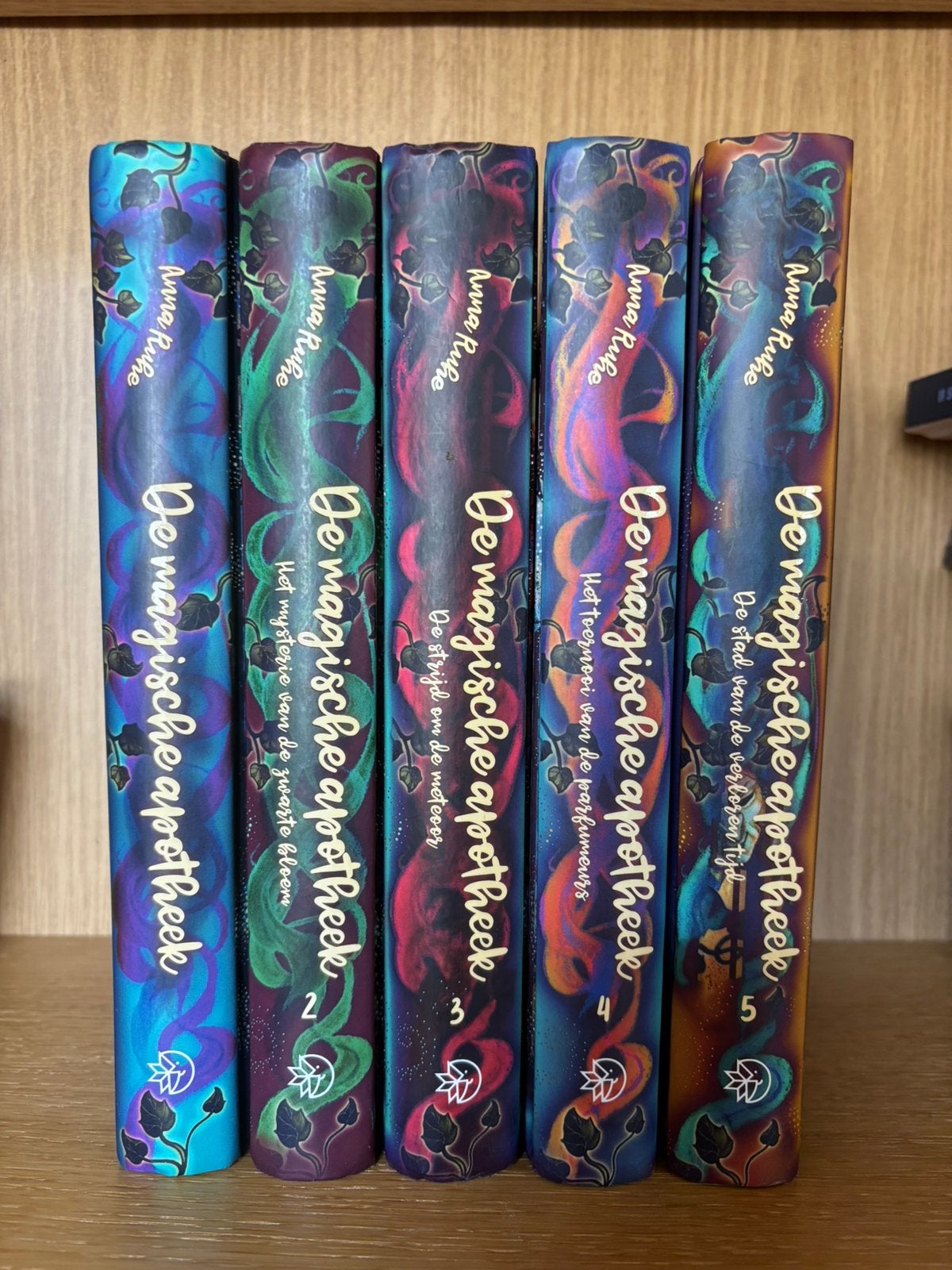 Reeks boeken - de magische apotheek, Boeken, Kinderboeken | Jeugd | 10 tot 12 jaar, Ophalen of Verzenden, Zo goed als nieuw