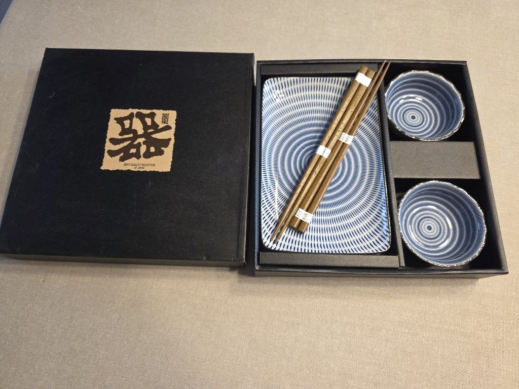 Edo Tokusa Sushi Plate Set/2 giftbox - Nieuw -nieuwprijs 49€, Enlèvement ou Envoi, Neuf, Asiatique, Assiettes(s)