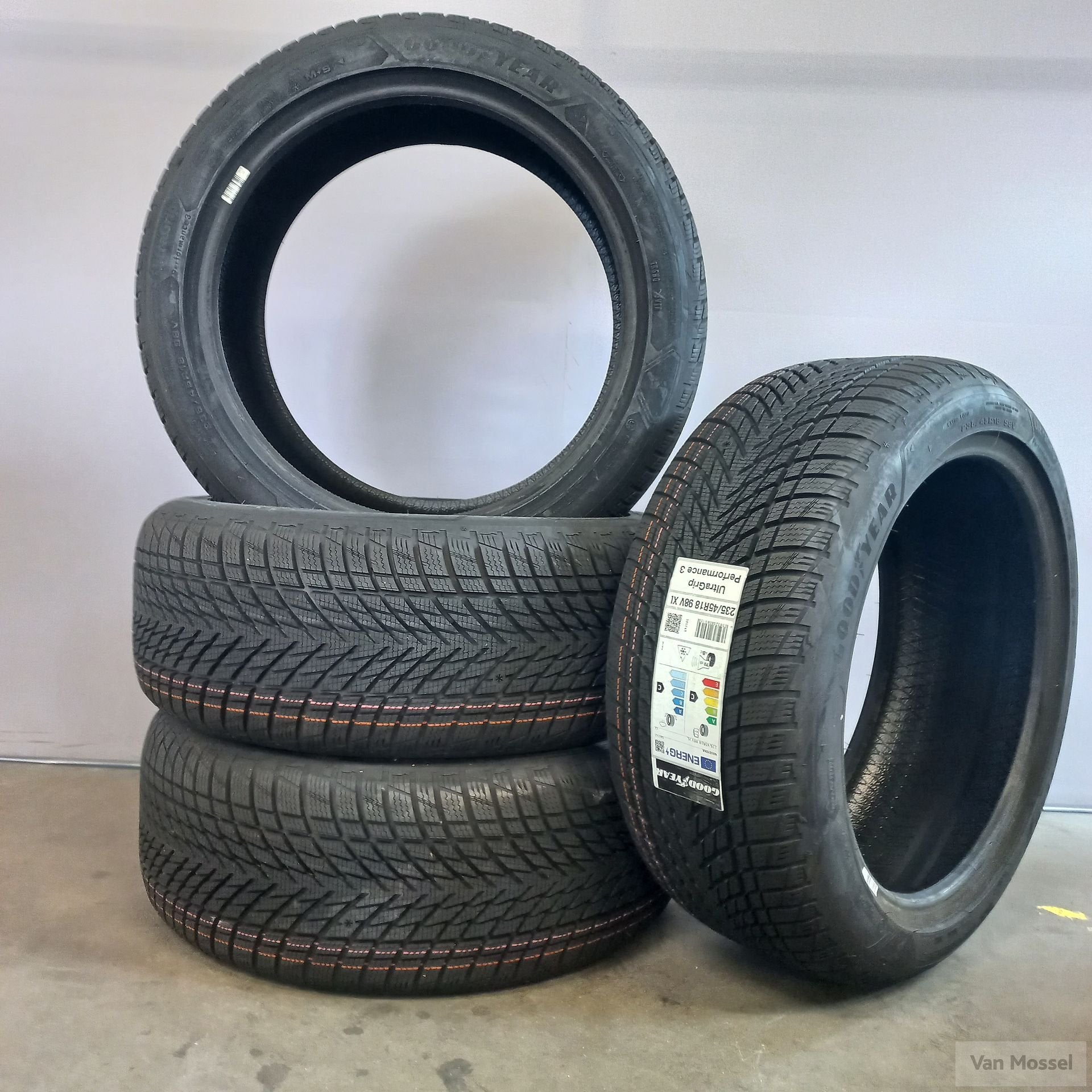 Goodyear Ultragrip Performance 3 235/45/R18 98V, Pneus hiver, Véhicule de tourisme, -, -