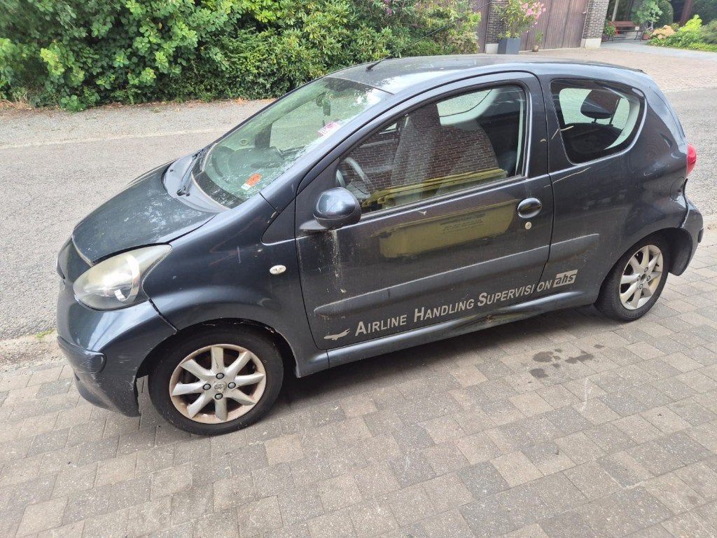 Toyota Aygo accidentée, Autos, Argent ou Gris, Achat, Entreprise, Boîte manuelle