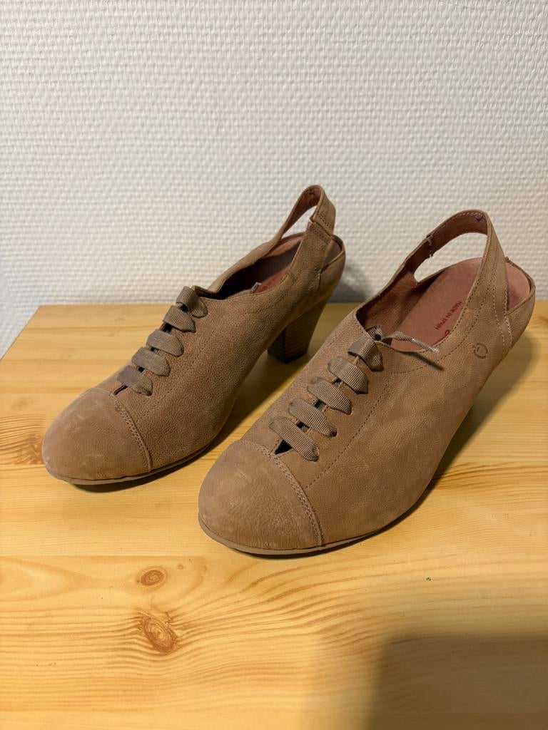 Nude-kleurige schoenen van Apple Love (38)., Kleding | Dames, Schoenen met lage hakken, Ophalen of Verzenden, Zo goed als nieuw