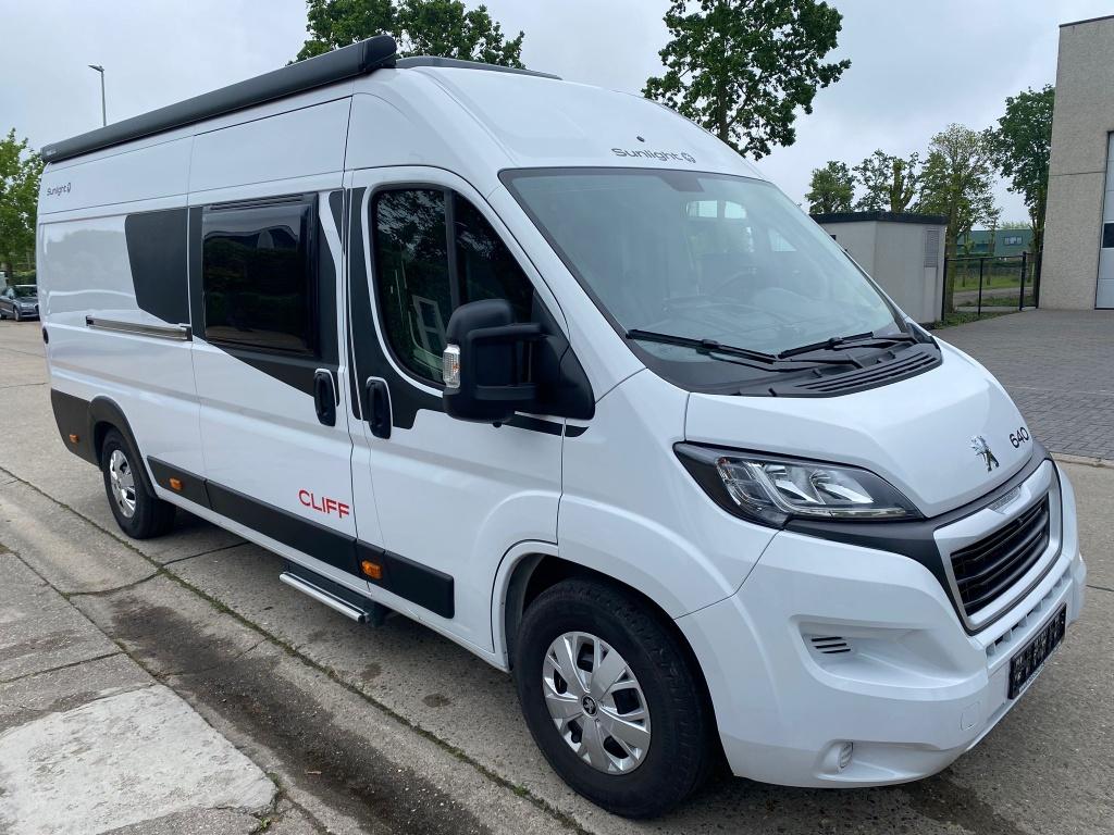 Sunlight Clff 640, Buscamper of Camperbus, Sunlight, Ringverwarming, Luifel