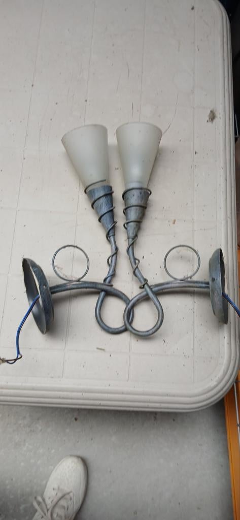 2 lusters en 2 muurlampen., Ophalen