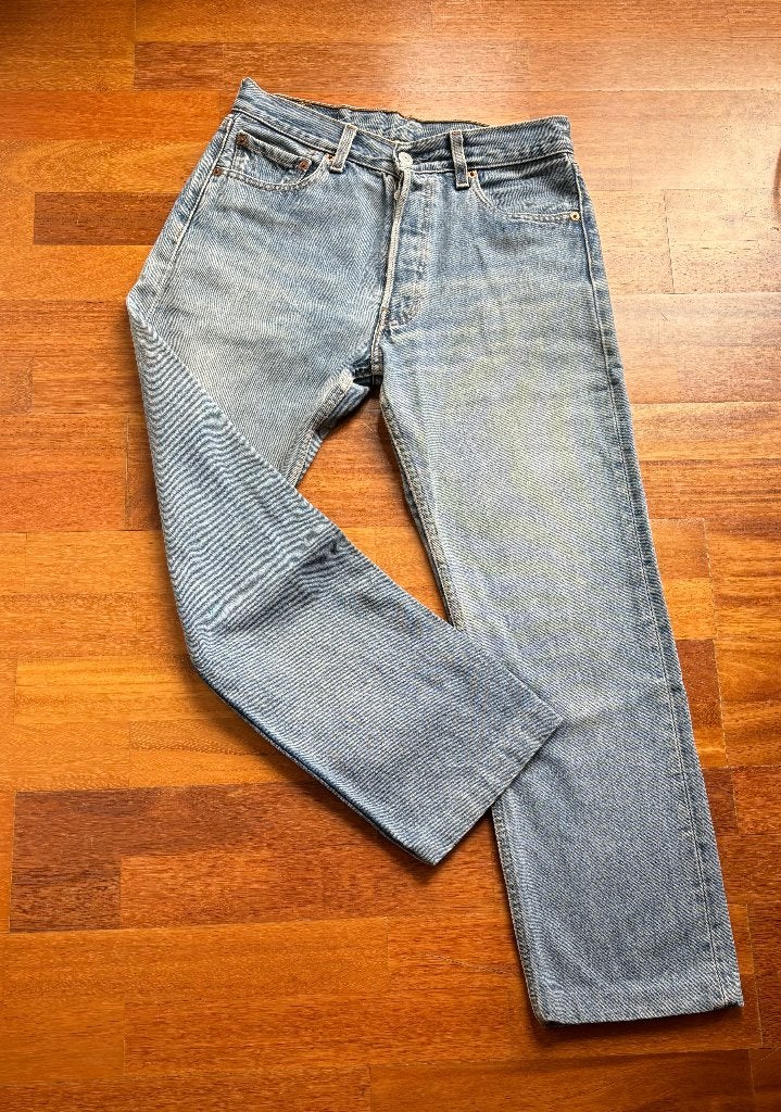 Véritable jeans Levi's 501 vintage - T 29, Kleding | Dames, Spijkerbroeken en Jeans, Levi's, Ophalen, Blauw, W28 - W29 (confectie 36)