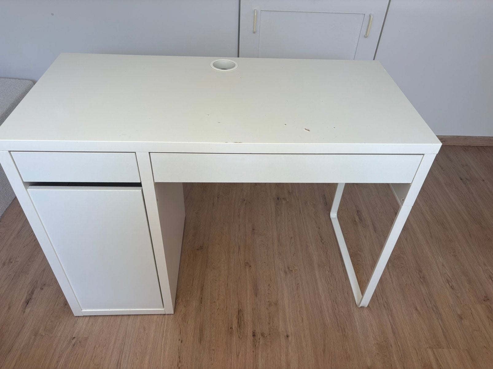 Wit ikea bureau, Ophalen, Met lades, Zo goed als nieuw, IKEA