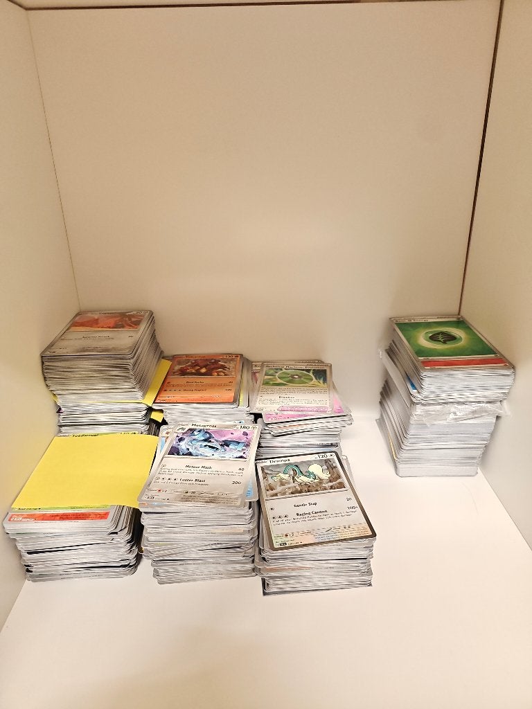 Pokémon TCG bulk te koop (+1200 kaarten) + accessoires!, Enlèvement, Comme neuf, Cartes en vrac