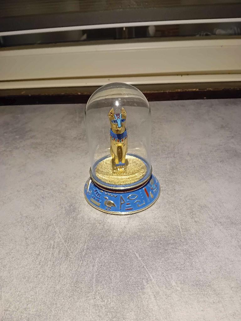Franklin Mint Sacred BAST CAT Glass Dome Limited Edition, Antiek en Kunst, Ophalen, Minder dan 20 cm, Beeld, Beschilderd