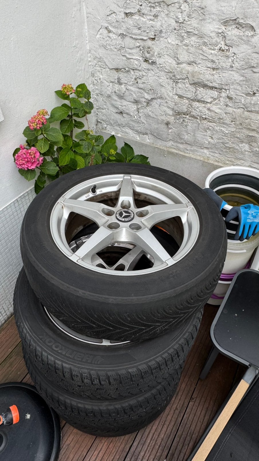 4 jantes Mercedes 17 pouces + pneus hiver 225/55 R17, Autos : Pièces & Accessoires, Pneus hiver, Enlèvement, Pneu(s), 17 pouces