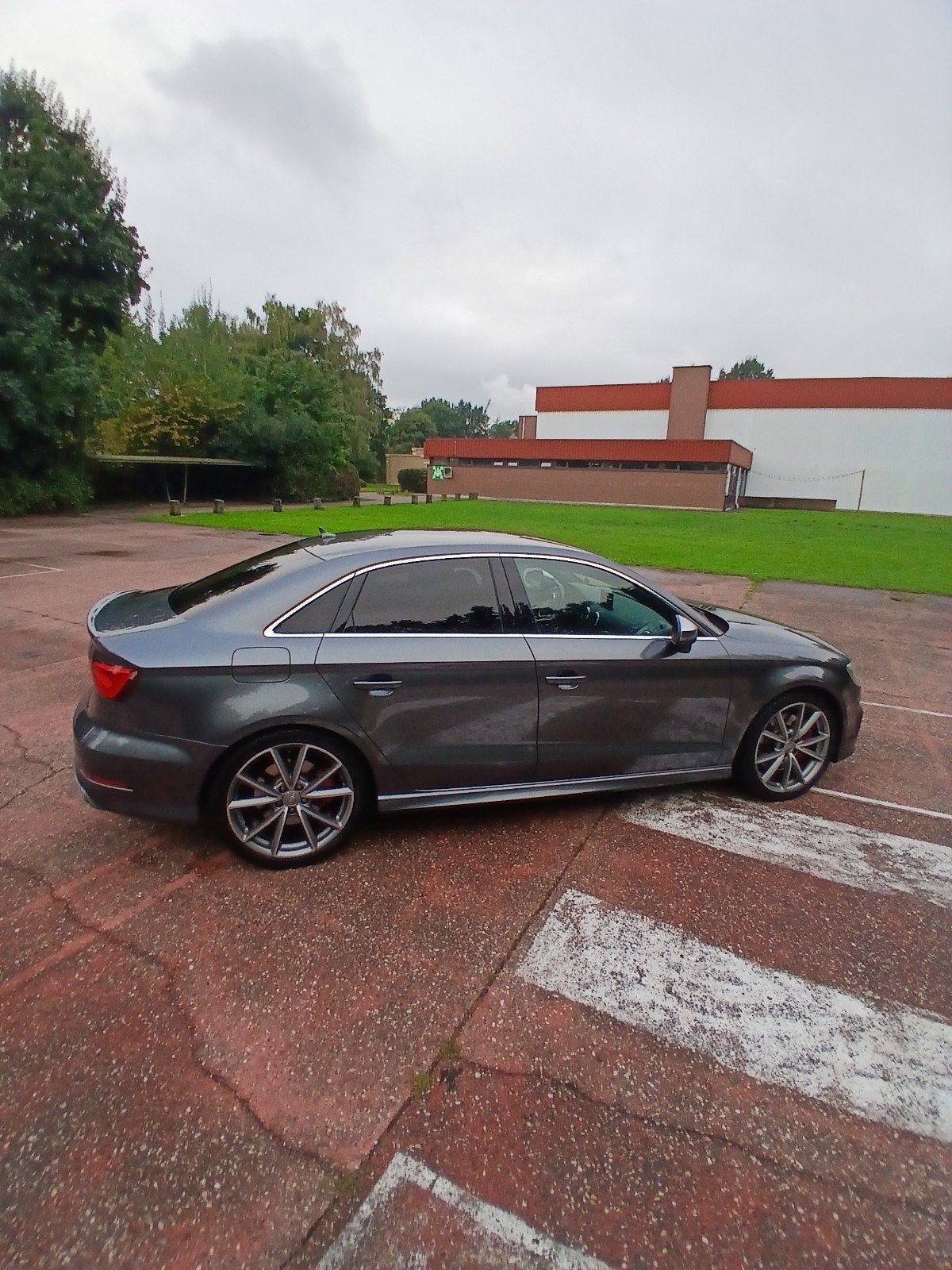 AUDI S3 SPORTBACK 2.0l TFSI Quattro, Auto's, Automaat, Leder en Stof, Elektronische parkeerrem, Grijs