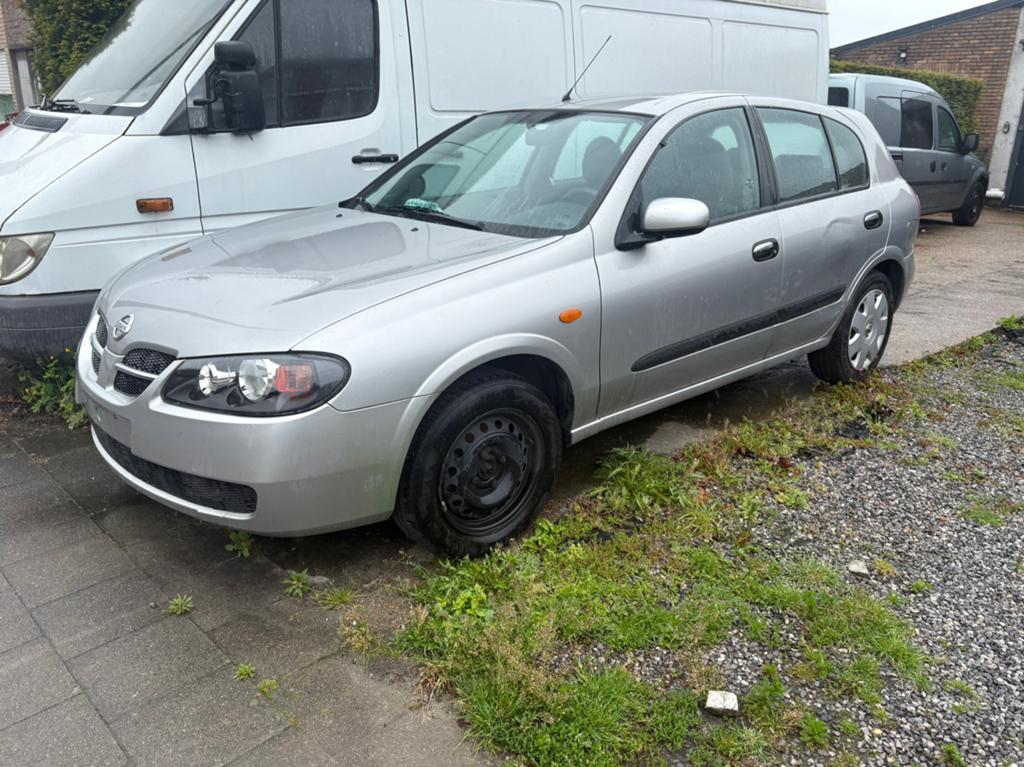 Nissan Almera à essence avec climatisation 80000 km, Almera, Argent ou Gris, Achat, Entreprise