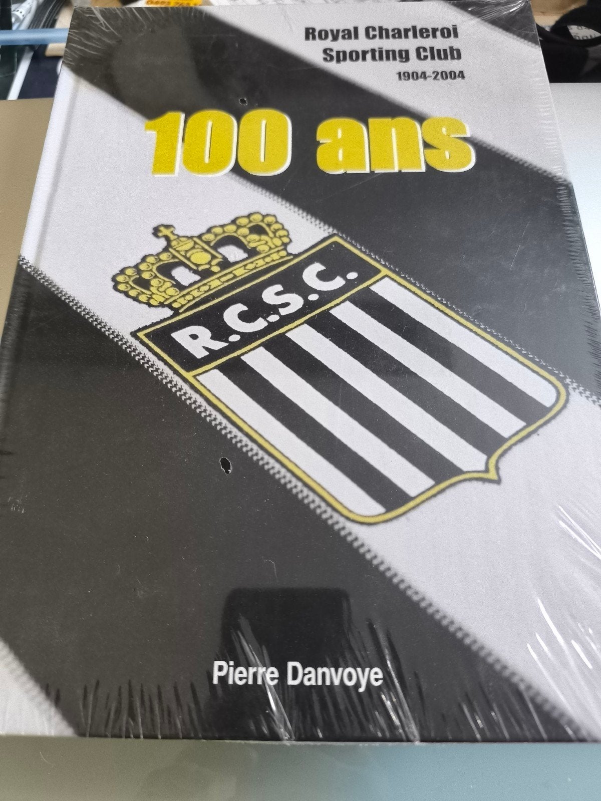 Livre Charleroi Sporting Club, 100 ans 1904-2004, Enlèvement ou Envoi, Neuf