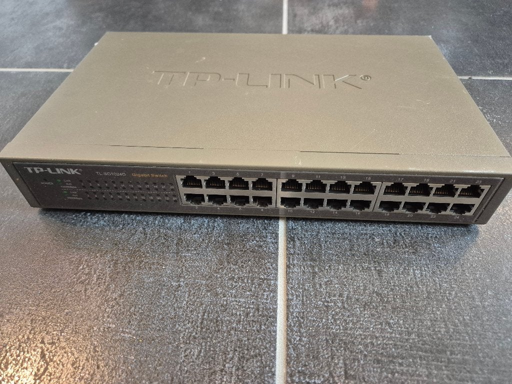 TP Link Gigabit switch 24 ports - TL-SG1024D, Computers en Software, Netwerk switches, Ophalen, Gebruikt