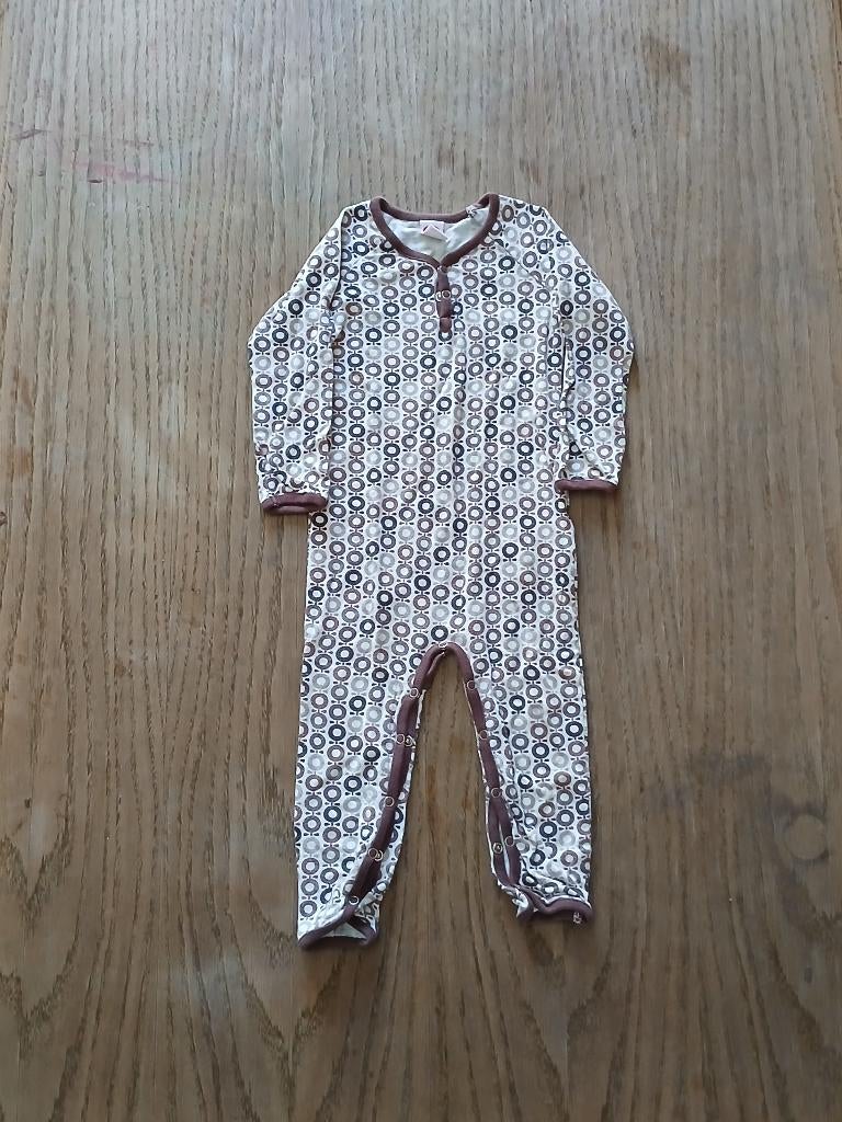 Eendelige Katvig pyjama met retro print – Maat 80, Kinderen en Baby's, Babykleding | Maat 80, Gebruikt, Jongetje of Meisje, Nacht- of Onderkleding