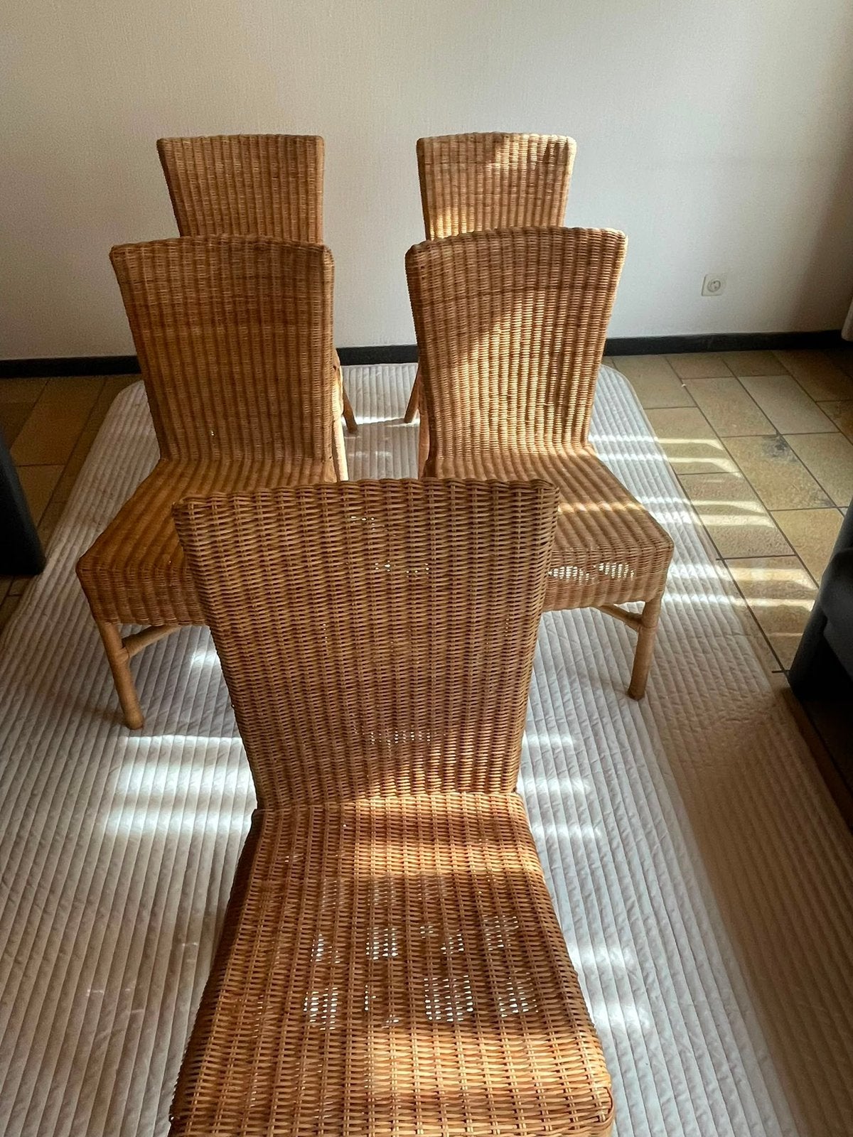 5 rieten Rotan eettafel stoelen, Ophalen, Zo goed als nieuw
