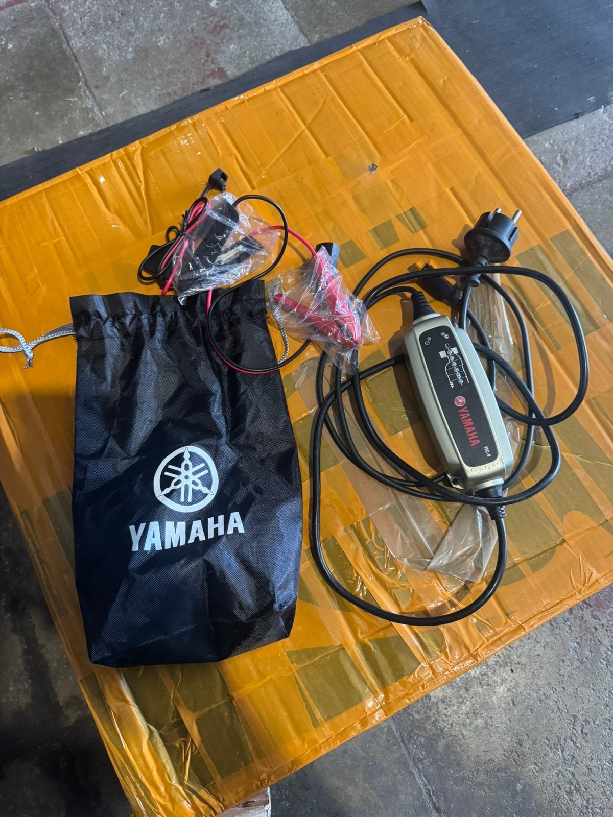 Yamaha yec-9-oplader, Ophalen