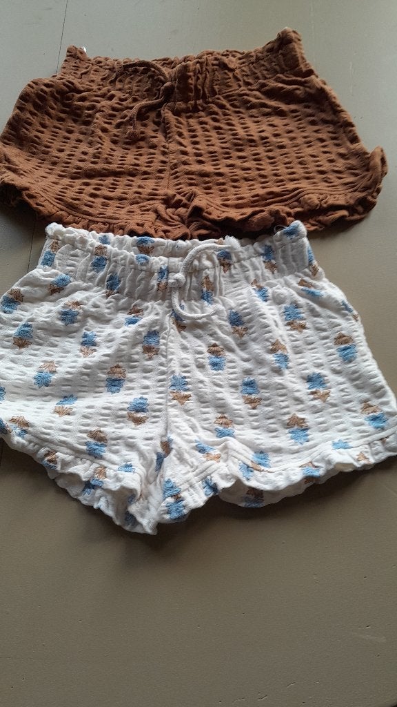 2 shortjes, Kinderen en Baby's, Kinderkleding | Maat 128, Ophalen of Verzenden, Zo goed als nieuw