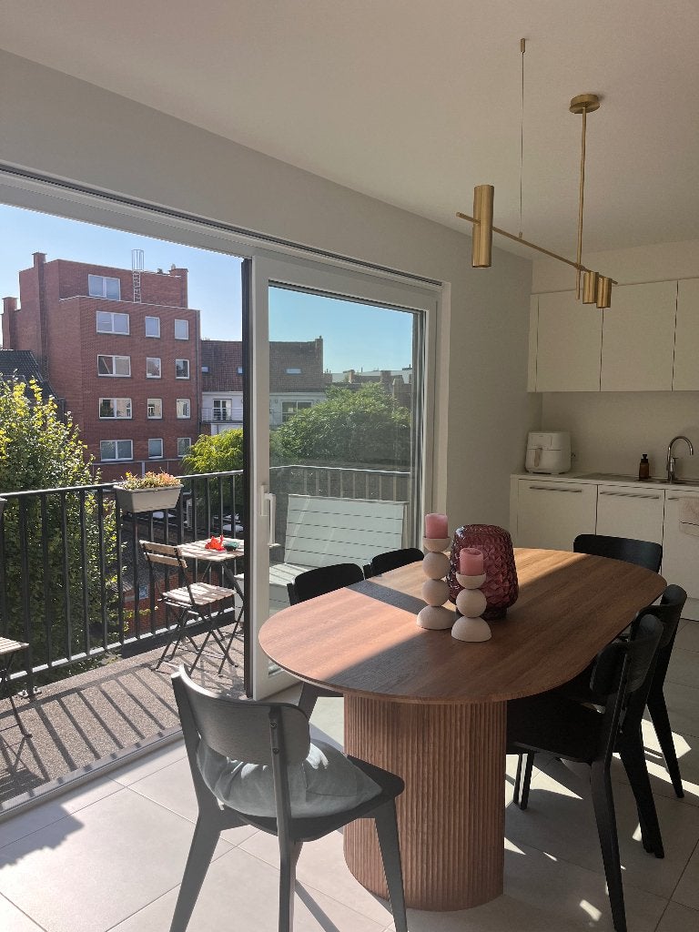 Houten tafel + mogelijkheid tot bijkopen stoelen, Huis en Inrichting, Ophalen, 100 tot 150 cm, 200 cm of meer, Zo goed als nieuw