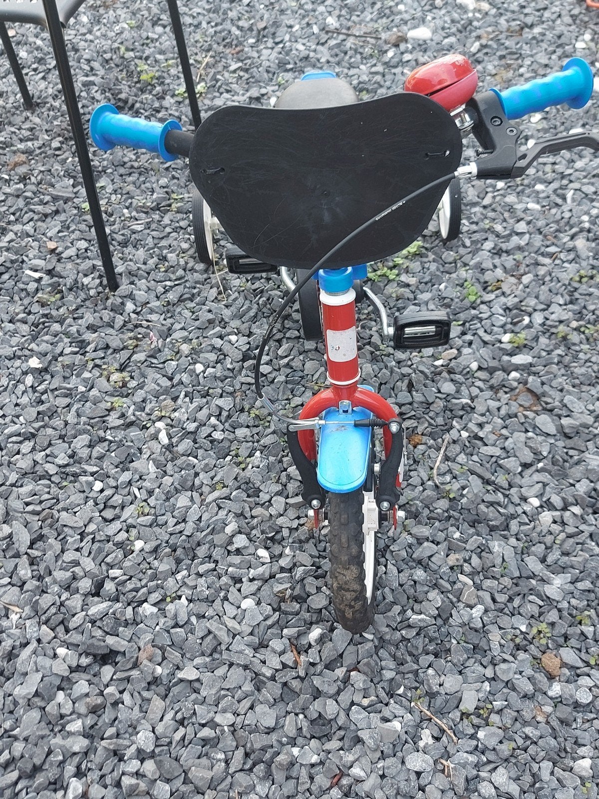 Vélo enfant 12 pouces rouge et bleu – Avec roulettes et sonn, Vélos & Vélomoteurs, Enlèvement, Utilisé