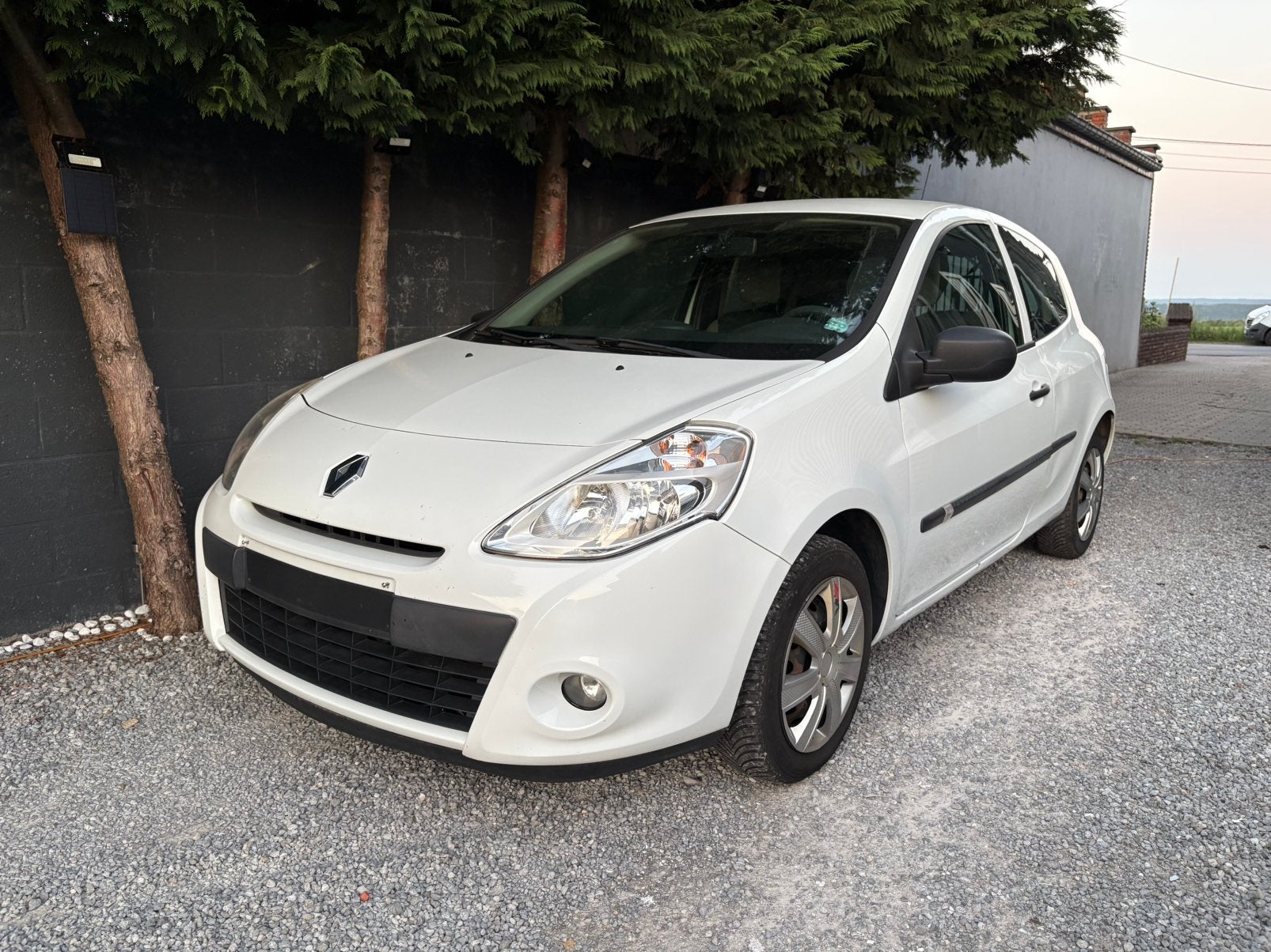 Renault clio 3 1.2 essence 2009 228millesk tel 0473194135, Autos, Renault, Achat, Boîte manuelle, Particulier, 3 portes