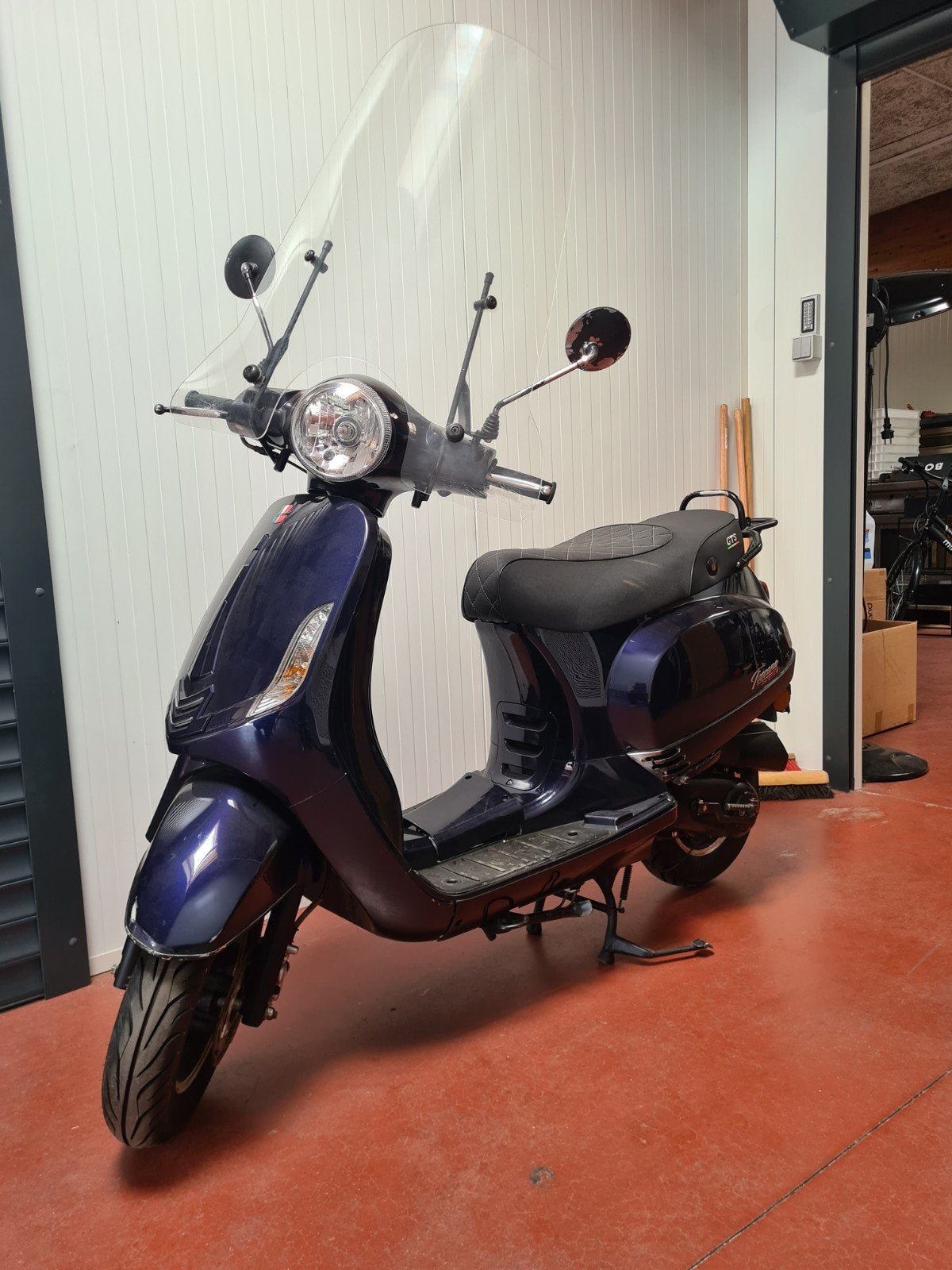 GTS Toscana 50cc A klasse papieren en sleutel start en rijd, Fietsen en Brommers, Ophalen of Verzenden