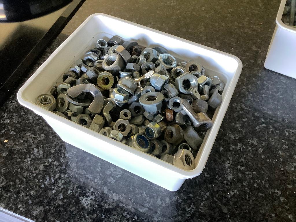 Moeren 3kg600, Doe-het-zelf en Bouw, IJzerwaren en Bevestigingsmiddelen, Ophalen of Verzenden, Zo goed als nieuw, Bouten of Moeren