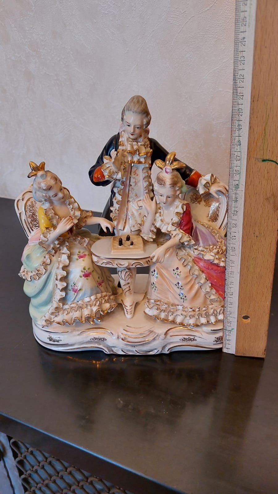 Vintage Oftriart porseleinen beeldje - Schakers, Antiek en Kunst, Ophalen