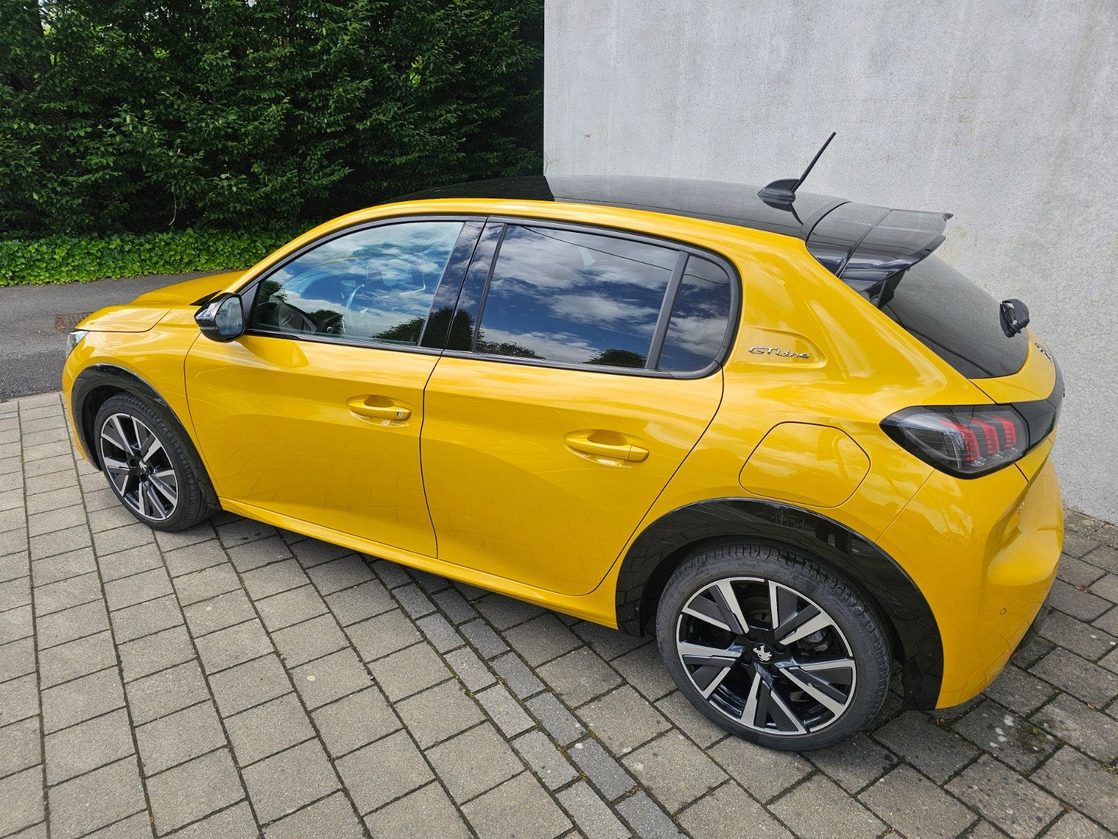 Peugeot 208 GT-line Automaat Benzine 130pk, https://public.car-pass.be/vhr/fb2787a8-3c8b-4814-a27d-fa04d5bfa97b, 1199 cc, 5 zetels