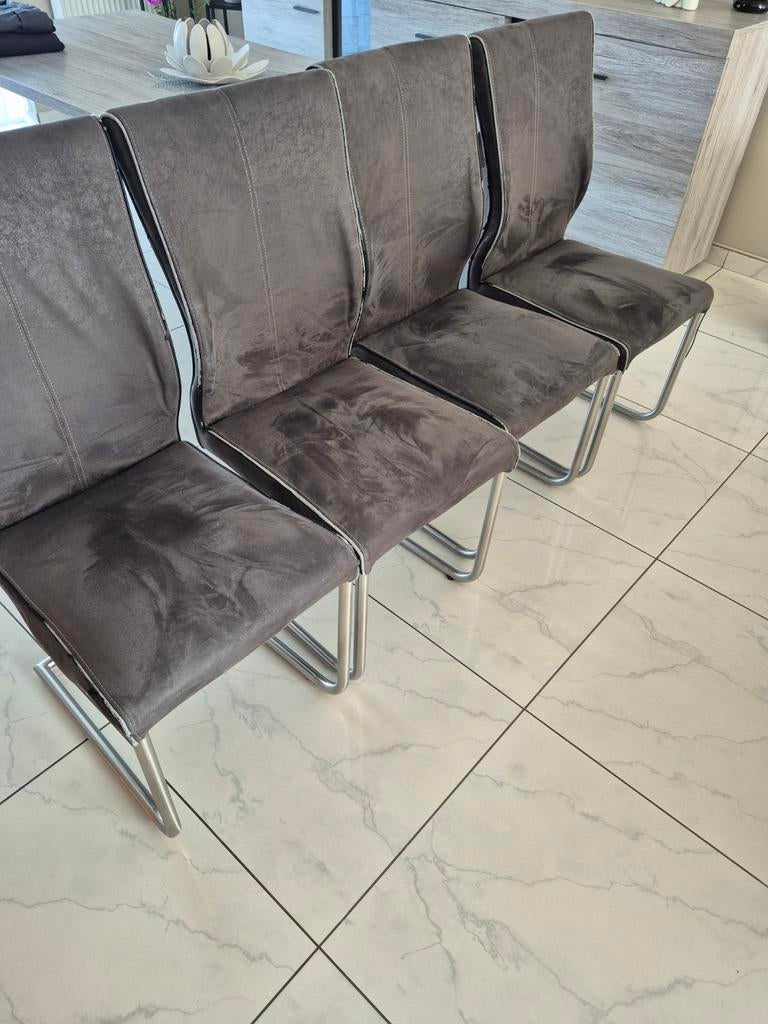 Chaises de salle a manger