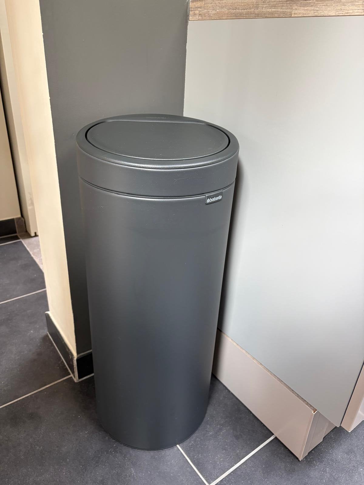 Brabantia Touch Bin 30 liter, Huis en Inrichting, Woonaccessoires | Prullenbakken, Ophalen, Zo goed als nieuw