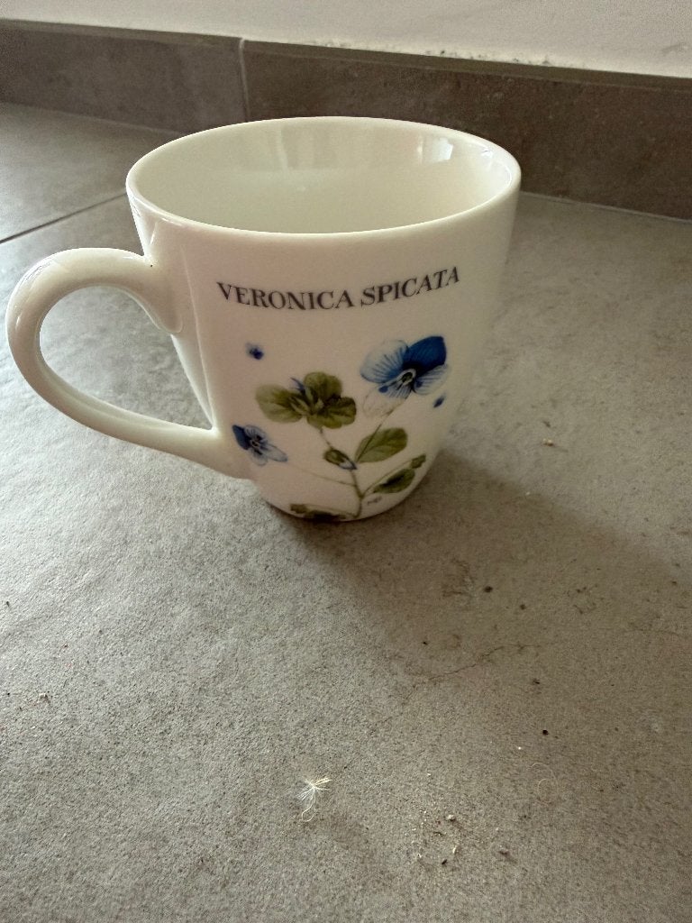 Mug Beker blanc et motifs fleurs, Maison & Meubles, Cuisine | Vaisselle, Enlèvement ou Envoi, Neuf, Mug