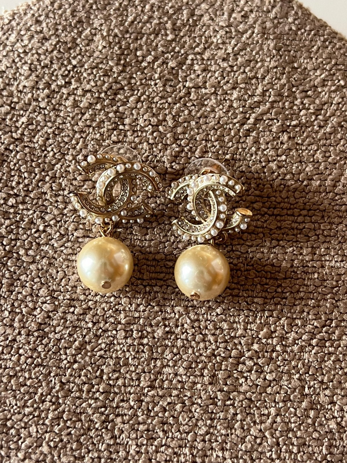 Chanel Oorbellen met Parels Champagne Goud, Ophalen of Verzenden, Zo goed als nieuw, Goud