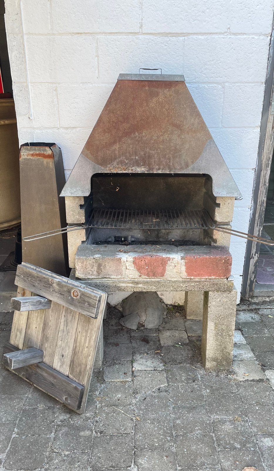 Stenen BBQ met schouw, Enlèvement, Utilisé, Avec accessoires