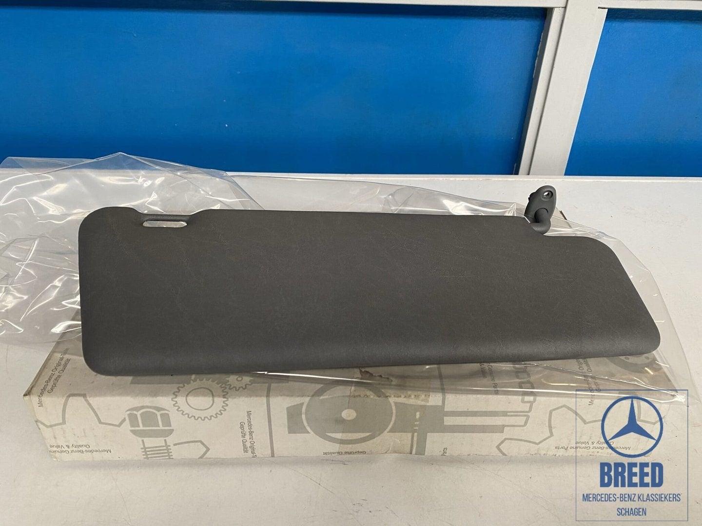NOS zonneklep rechts grijs voor Mercedes-Benz W124 W201, -, Nieuw, Ophalen of Verzenden, -