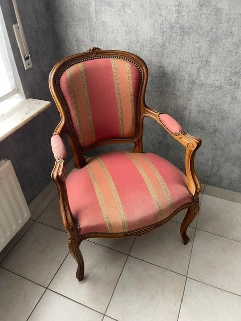 Franse Louis XV-stijl fauteuil, Enlèvement