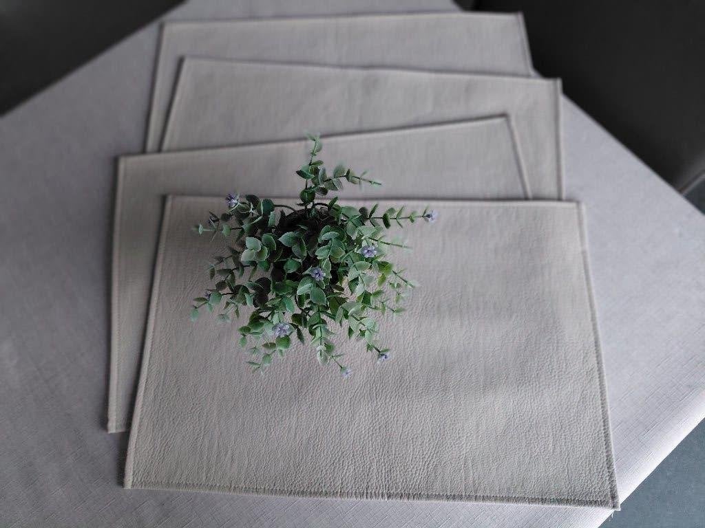 Set van 4 placemats Finesse, Maison & Meubles, Cuisine | Linge de cuisine, Set de table, Beige, Comme neuf, Plastique