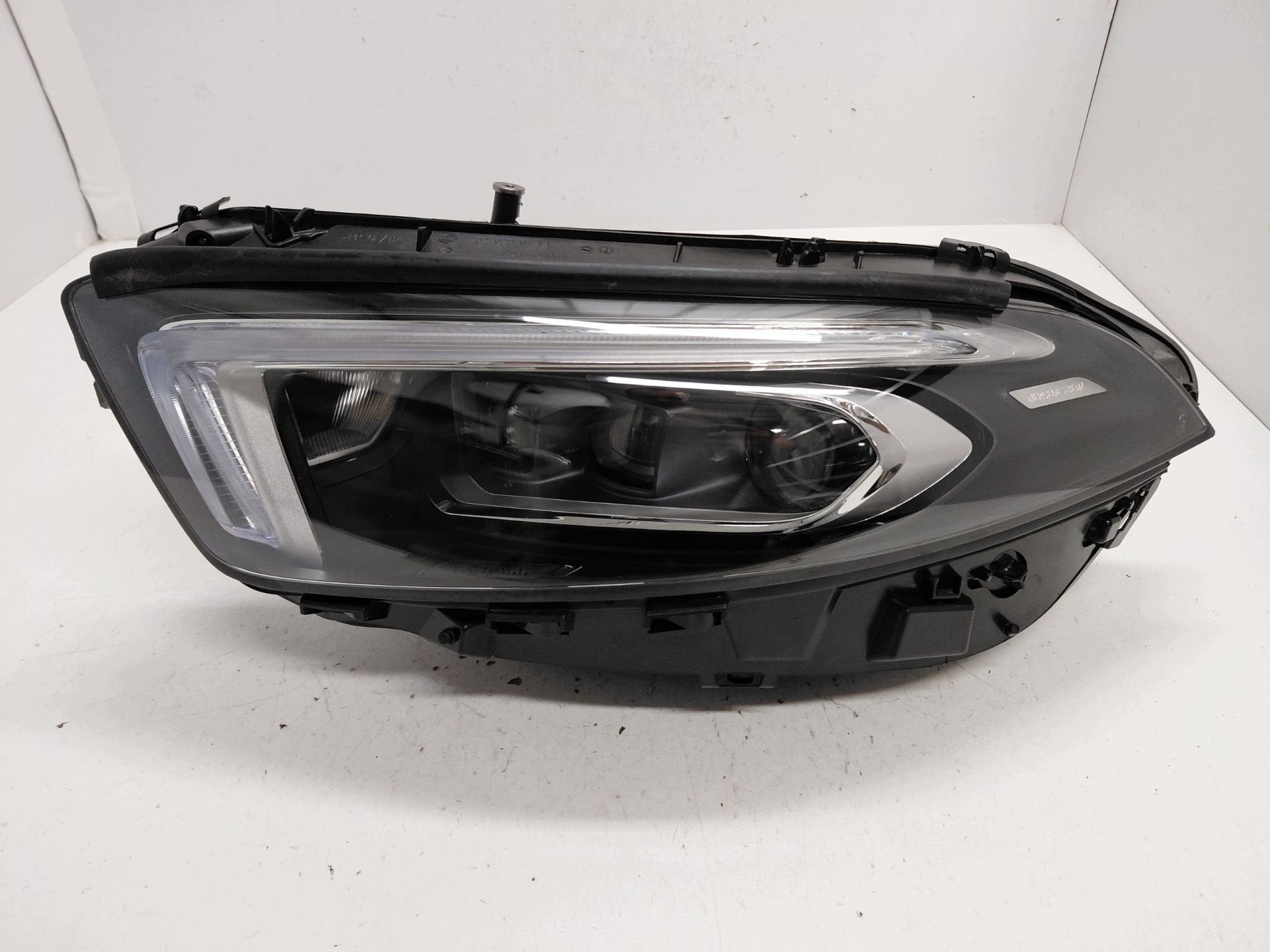Phare gauche Mercedes Classe A A1779065500, Autos : Pièces & Accessoires, Mercedes-Benz AG, Mercedes-Benz, Utilisé, Mercedesstrasse 120
70372  Stuttgart, DE