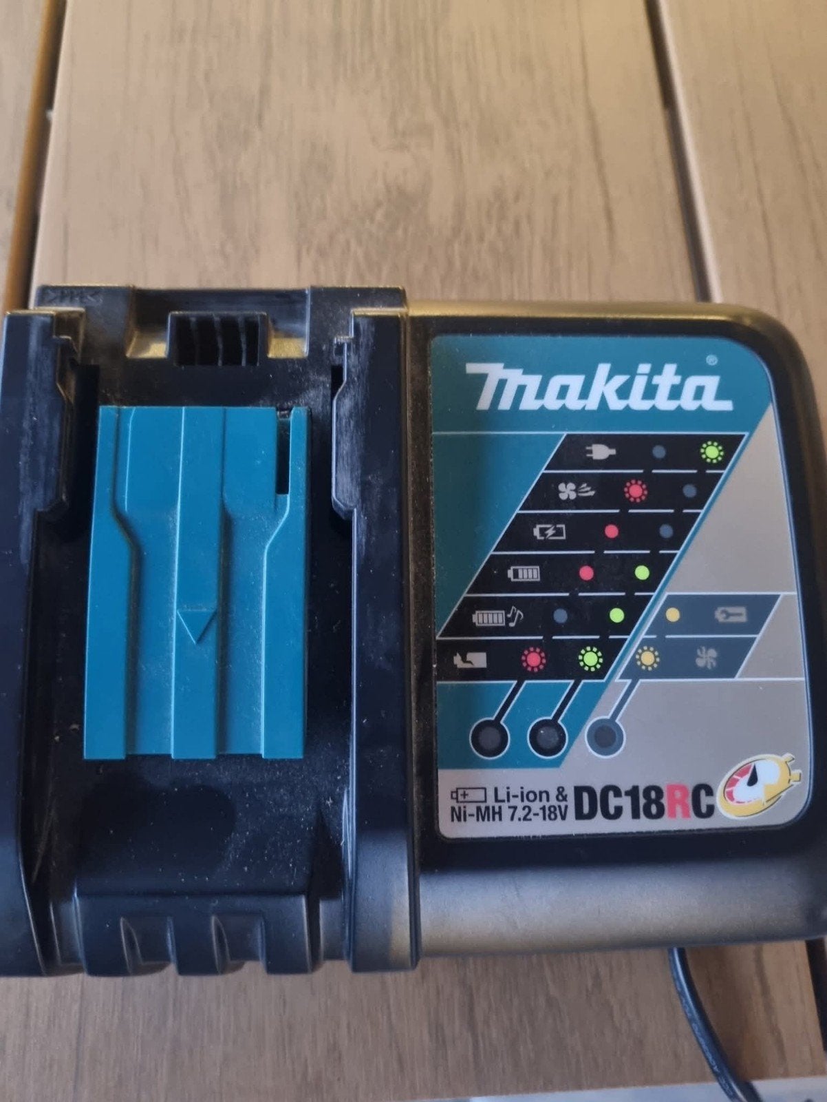 Te koop makita lader 18volt, Bricolage & Construction, Outillage | Pièces de machine & Accessoires, Enlèvement