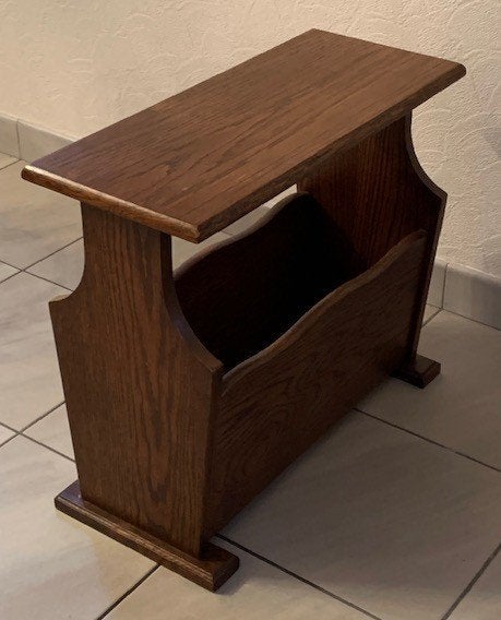 Porte journaux-revues / Petite table d'appoint en chêne, Enlèvement, Utilisé
