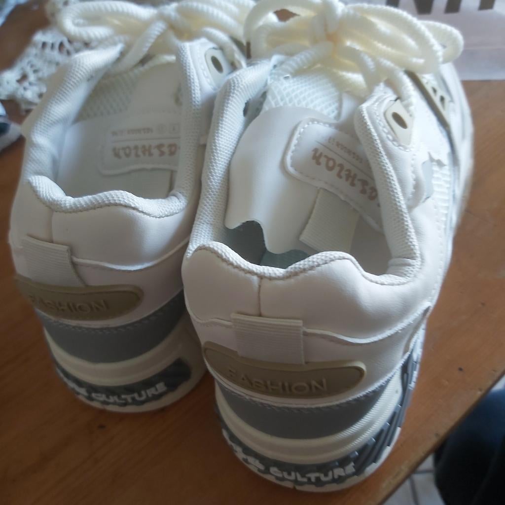 Chaussures  toute neuve  j amai  utilisé  peinture 39, Enlèvement